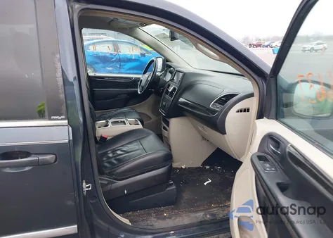 2013 Chrysler Town & Country Touring from USA, damaged, VIN 2C4RC1BG5DR797386